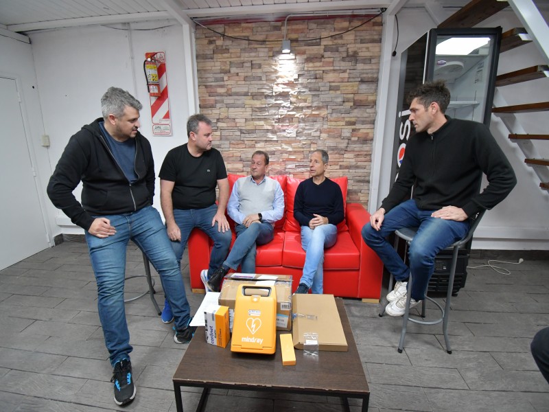 Programa  Deporte Educativo Natación: Bernarte junto a autoridades del Club San Isidro firmaron un  convenio