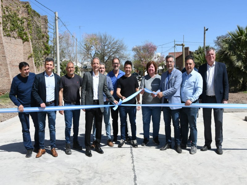 Bernarte inauguró el tramo pavimentado de calle México entre Av. Primeros  Colonizadores y Pueyrredón  