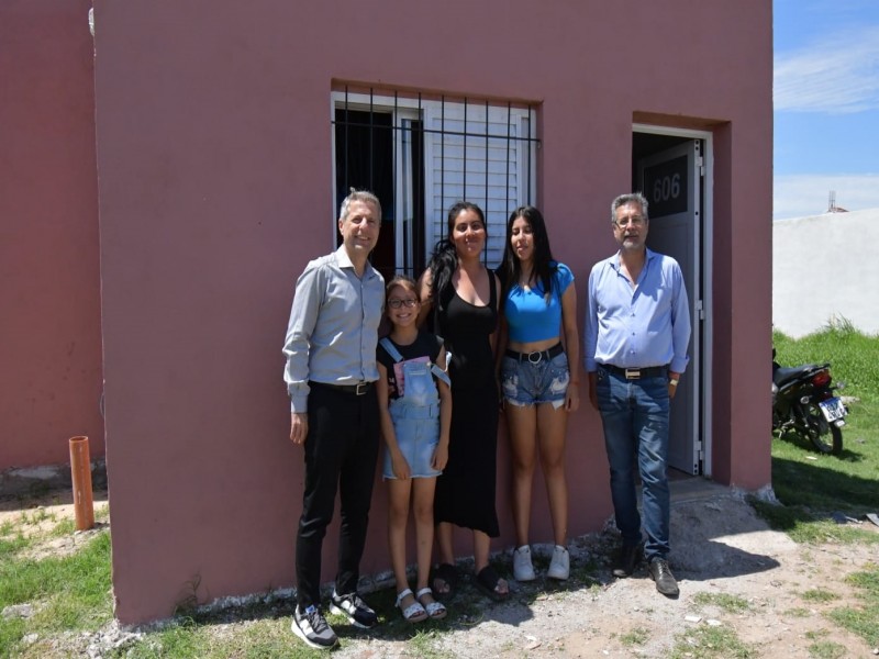Más familias cumplen el sueño de la casa propia